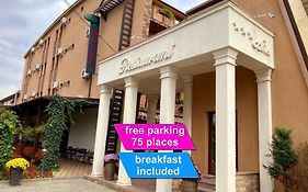 Hotel Yarus